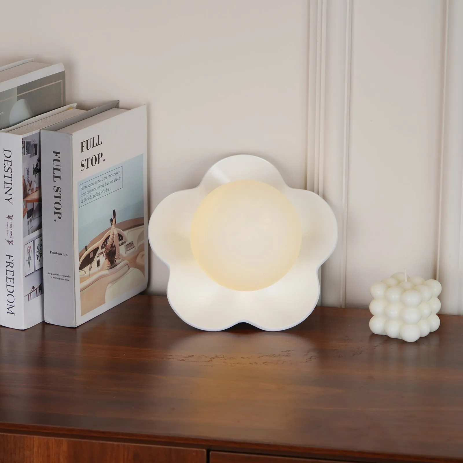 La Fleur Wall Lamp