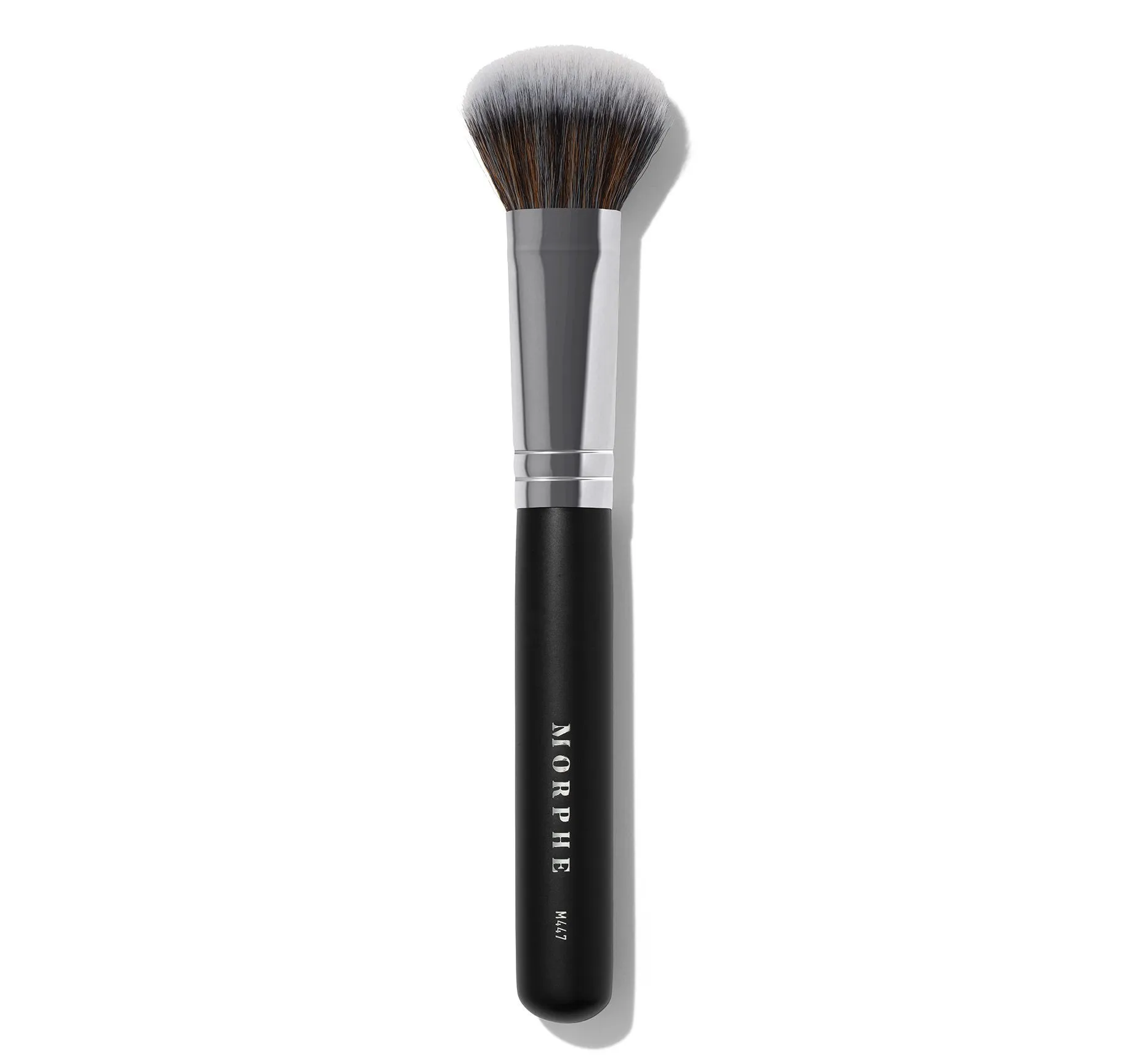 M447 - TAPERED HIGHLIGHT AND CONTOUR BRUSH